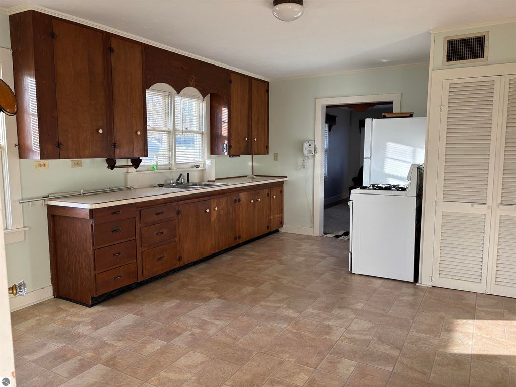 Image 9 of property listing at 800 E State Street, East Tawas, MI 48730