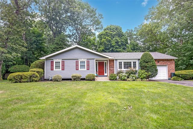 10 Udell Way, East Northport, NY 11731
