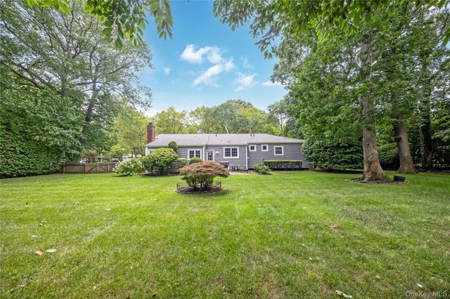 10 Udell Way, East Northport, NY 11731