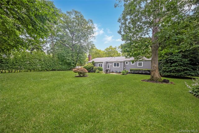 10 Udell Way, East Northport, NY 11731