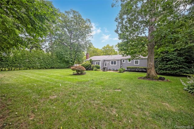 10 Udell Way, East Northport, NY 11731