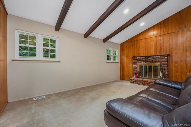 10 Udell Way, East Northport, NY 11731