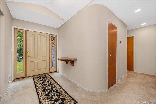 10 Udell Way, East Northport, NY 11731