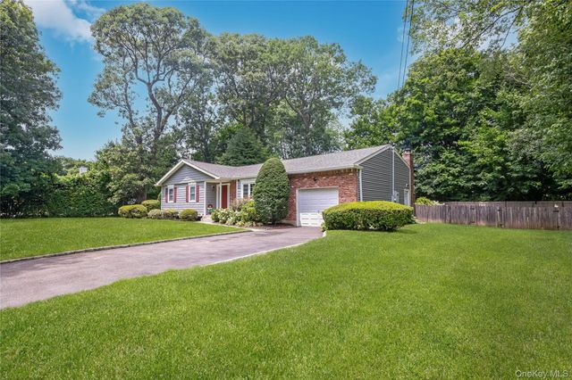10 Udell Way, East Northport, NY 11731