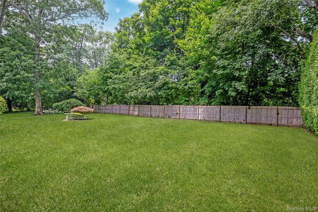 10 Udell Way, East Northport, NY 11731