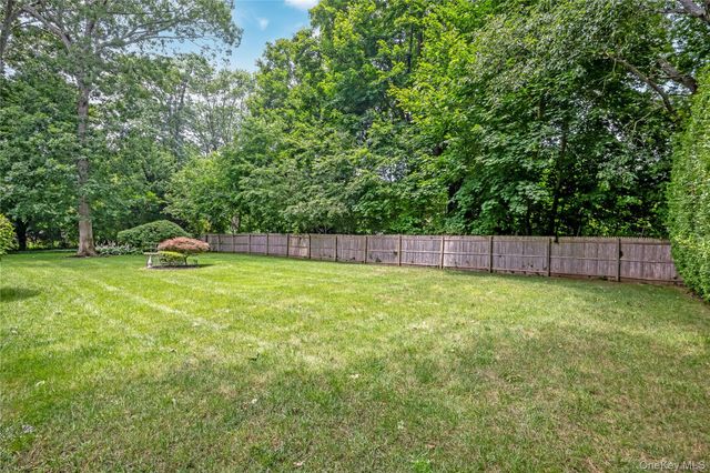 10 Udell Way, East Northport, NY 11731