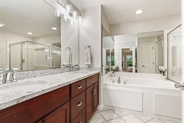 838 Shandrew Drive, Naperville, IL 60540