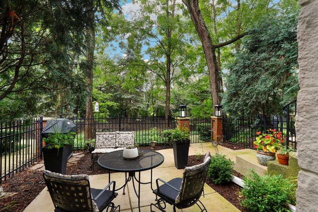 838 Shandrew Drive, Naperville, IL 60540