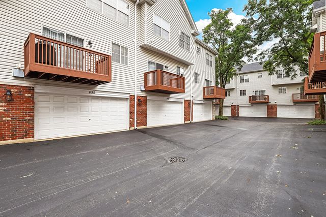 838 Shandrew Drive, Naperville, IL 60540