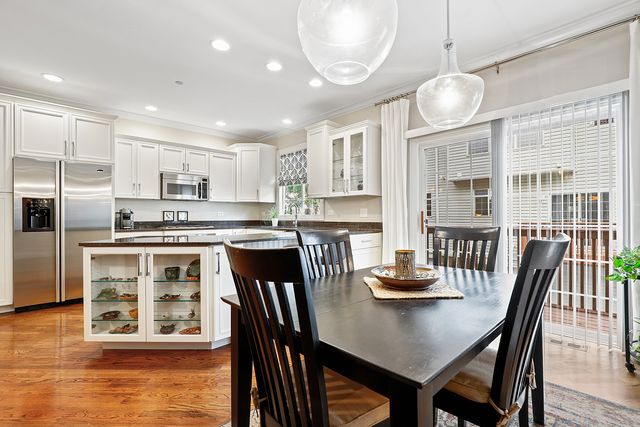 838 Shandrew Drive, Naperville, IL 60540