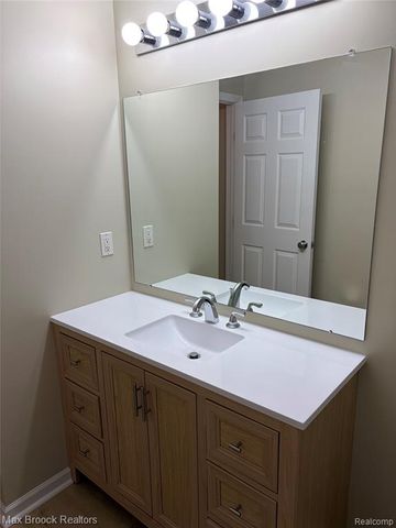 302 N Vista, Auburn Hills, MI 48326