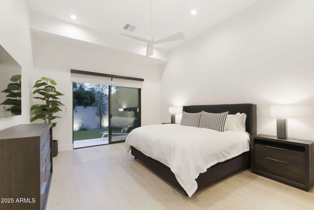 3045 E COOLIDGE Street, Phoenix, AZ 85016