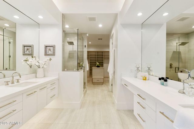 3045 E COOLIDGE Street, Phoenix, AZ 85016