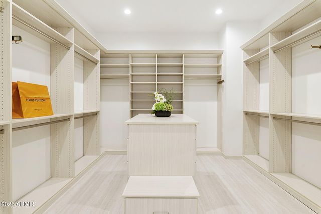 3045 E COOLIDGE Street, Phoenix, AZ 85016