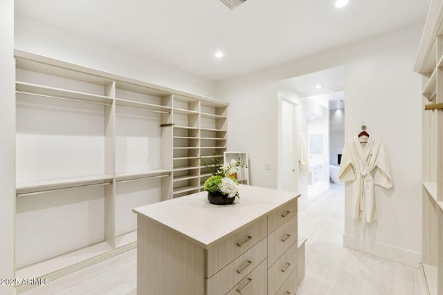 3045 E COOLIDGE Street, Phoenix, AZ 85016