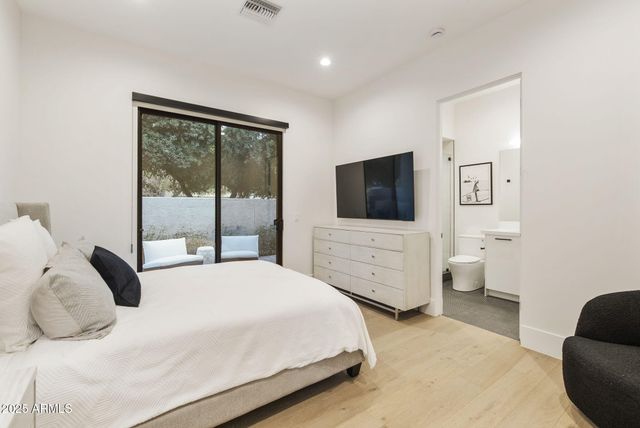 3045 E COOLIDGE Street, Phoenix, AZ 85016