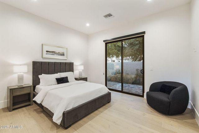 3045 E COOLIDGE Street, Phoenix, AZ 85016