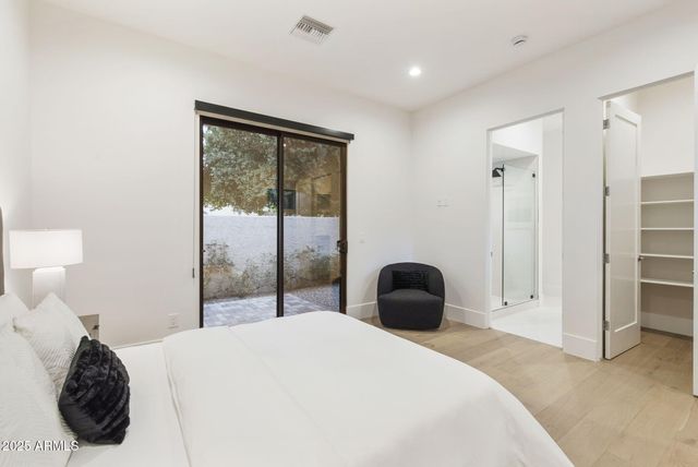 3045 E COOLIDGE Street, Phoenix, AZ 85016