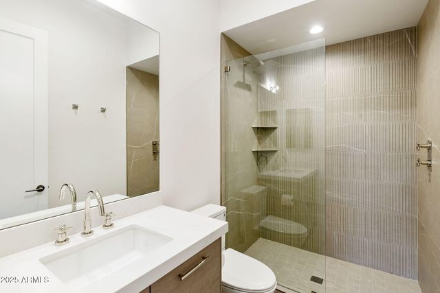 3045 E COOLIDGE Street, Phoenix, AZ 85016