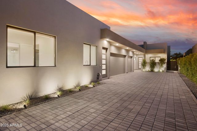 3045 E COOLIDGE Street, Phoenix, AZ 85016