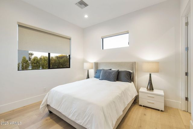 3045 E COOLIDGE Street, Phoenix, AZ 85016