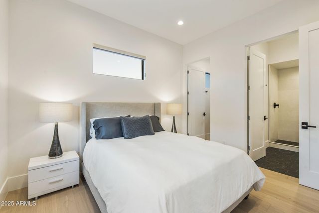 3045 E COOLIDGE Street, Phoenix, AZ 85016