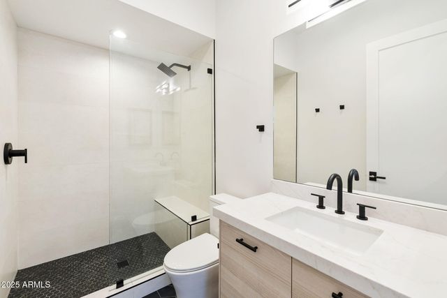 3045 E COOLIDGE Street, Phoenix, AZ 85016