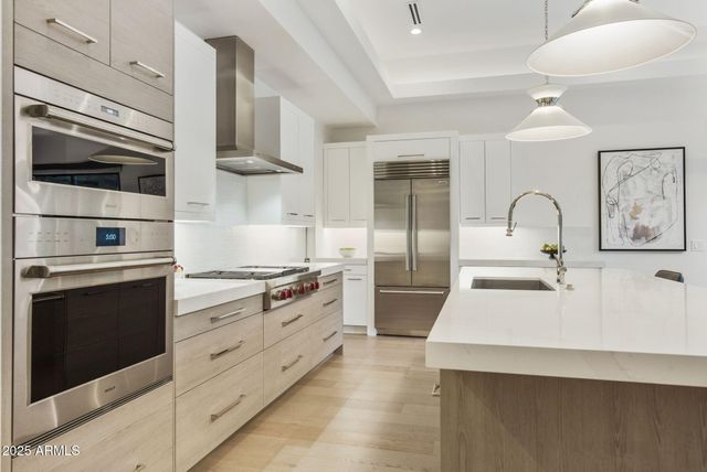 3045 E COOLIDGE Street, Phoenix, AZ 85016