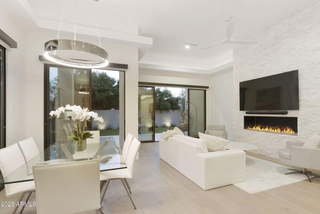 3045 E COOLIDGE Street, Phoenix, AZ 85016