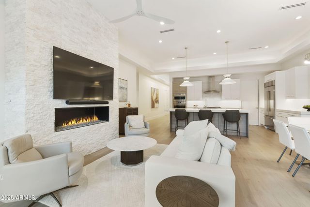 3045 E COOLIDGE Street, Phoenix, AZ 85016