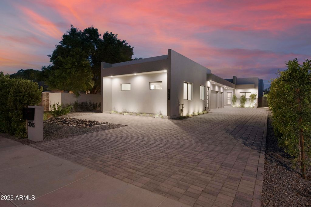 3045 E COOLIDGE Street, Phoenix, AZ 85016