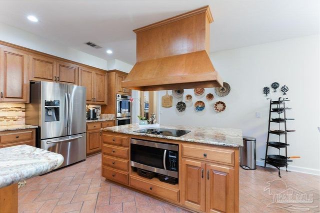 2639 Cove Rd, Navarre, FL 32566