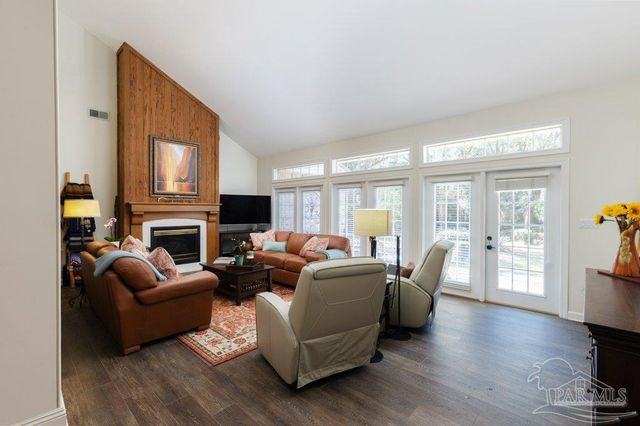 2639 Cove Rd, Navarre, FL 32566