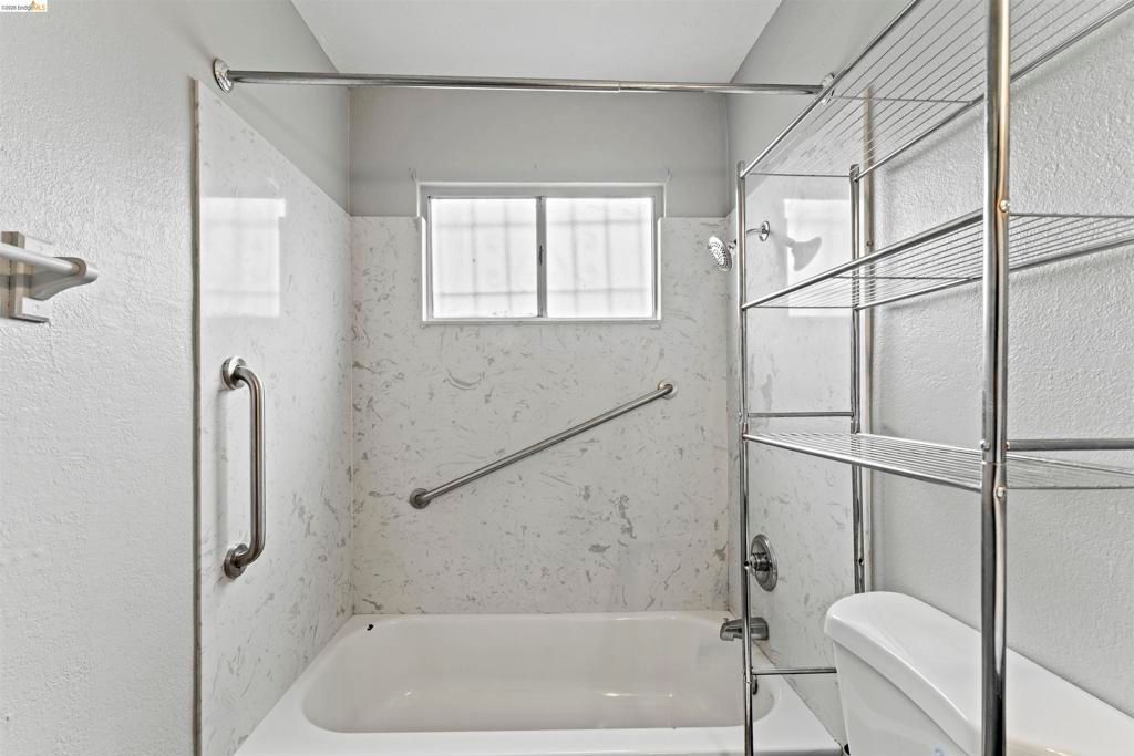 Image 10 of property listing at 2256 83Rd Ave, Oakland, CA 94605
