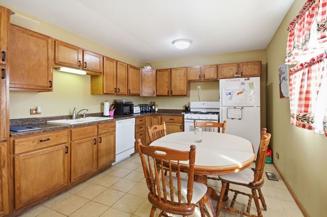 7907 W Kingston Drive, Frankfort, IL 60423