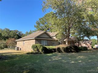 23 Oakleigh Drive, Wetumpka, AL 36092