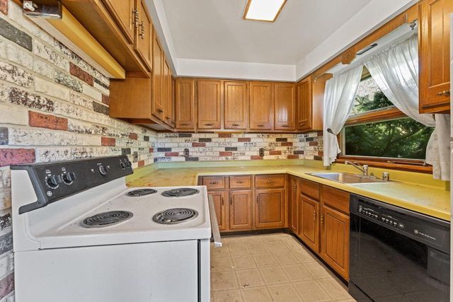 313 Bluff View Court, Portage, WI 53901