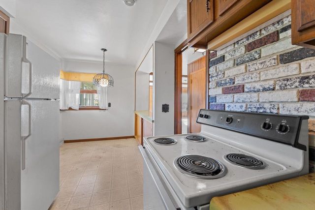 313 Bluff View Court, Portage, WI 53901