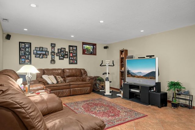 665 Arcadia Drive, Mendota Heights, MN 55118