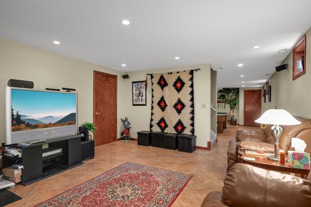 665 Arcadia Drive, Mendota Heights, MN 55118
