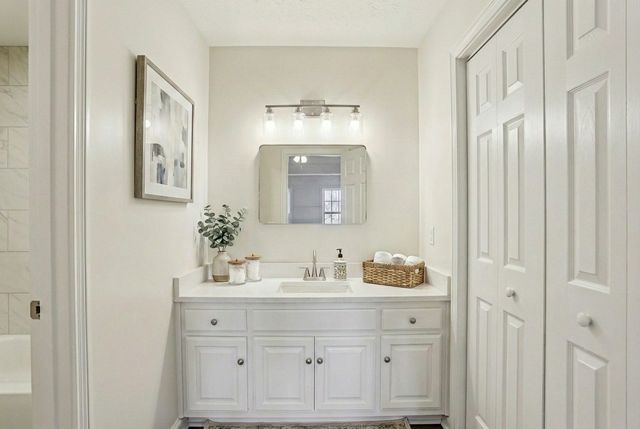 100 Lyon Dr, Portland, TN 37148