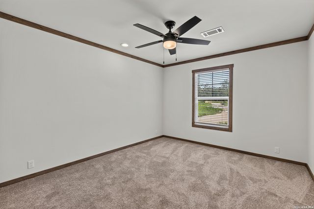 140 Syrah St, La Vernia, TX 78121