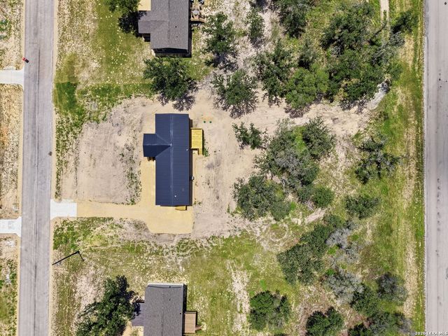 140 Syrah St, La Vernia, TX 78121