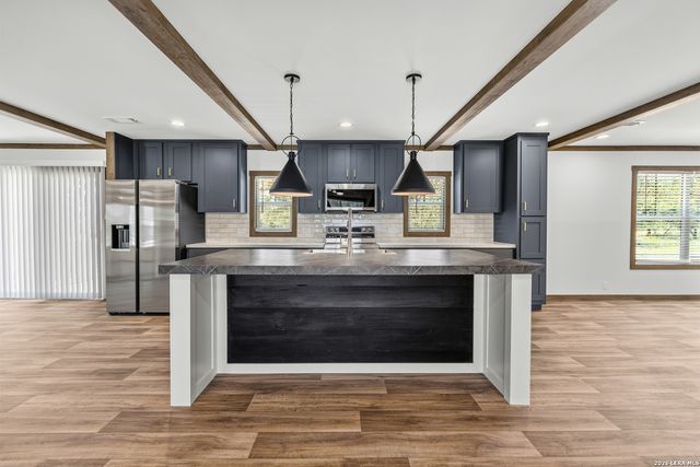 140 Syrah St, La Vernia, TX 78121