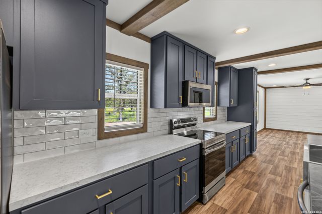 140 Syrah St, La Vernia, TX 78121