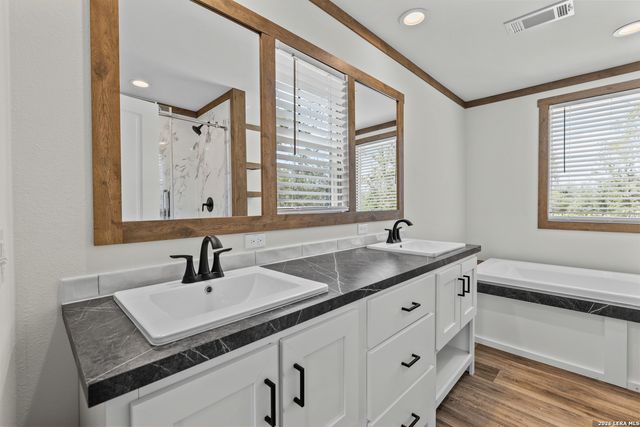 140 Syrah St, La Vernia, TX 78121