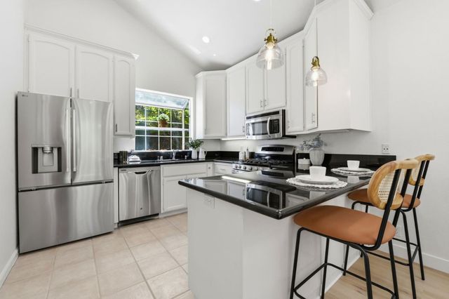 1 Arroyo View Circle, Belmont, CA 94002