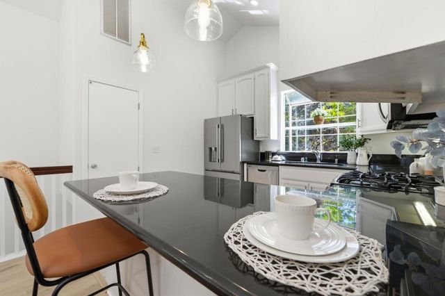 1 Arroyo View Circle, Belmont, CA 94002