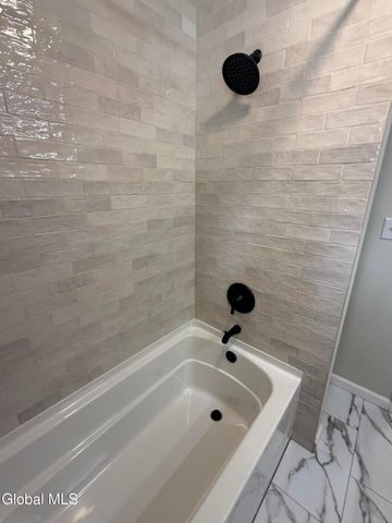 2080 Van Antwerp Road, Niskayuna, NY 12309