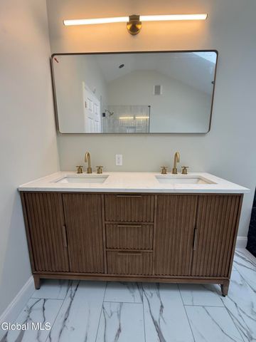 2080 Van Antwerp Road, Niskayuna, NY 12309